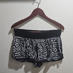 No Boundaries Black and White Patterned Women Shorts